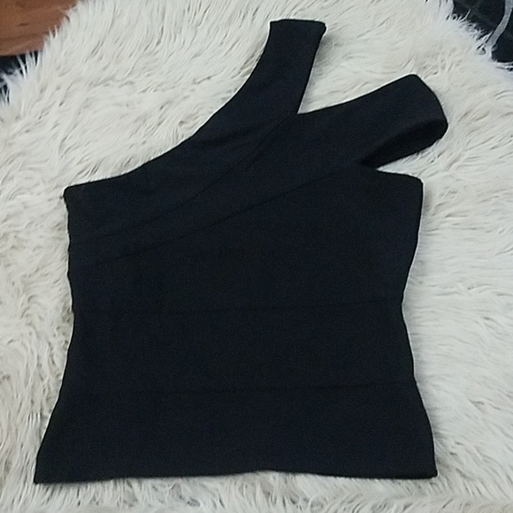Trouve Asymmetrical Cold Off Shoulder Top Black - Picture 3 of 3